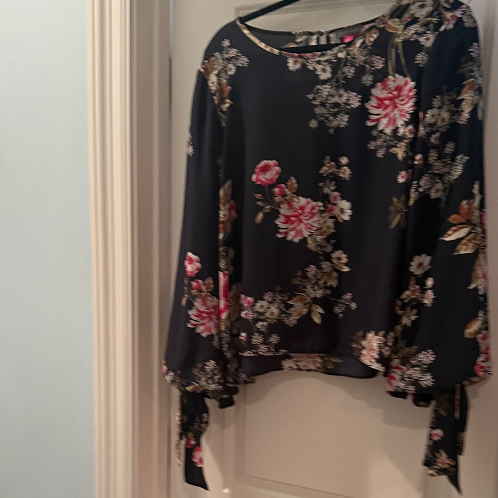 Vince Camuto Black Floral Blouse